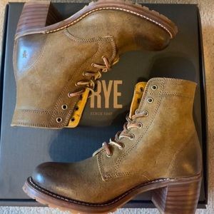 Frye Sabrina laceup boot